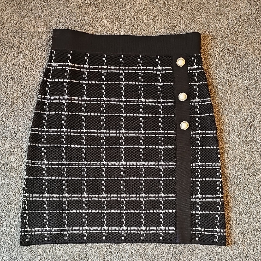 Elegant Black and White Plaid Skirt